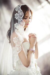 結婚を迷う理由とは？別れるべきか考えるポイントは？