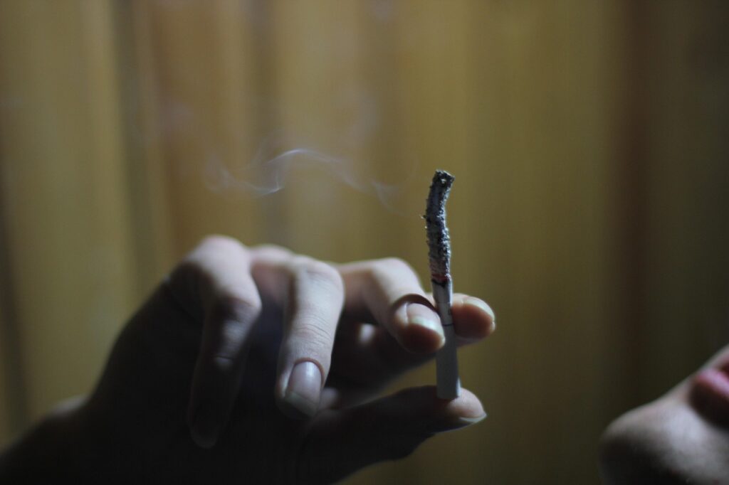 彼氏がタバコを吸うことで別れるべきか悩んでいるあなたへ？