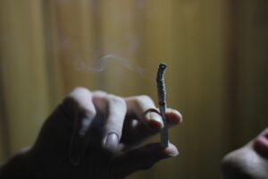 彼氏がタバコを吸うことで別れるべきか悩んでいるあなたへ？